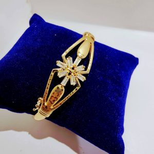 Gold plated stylish American diamond bracelet-free size