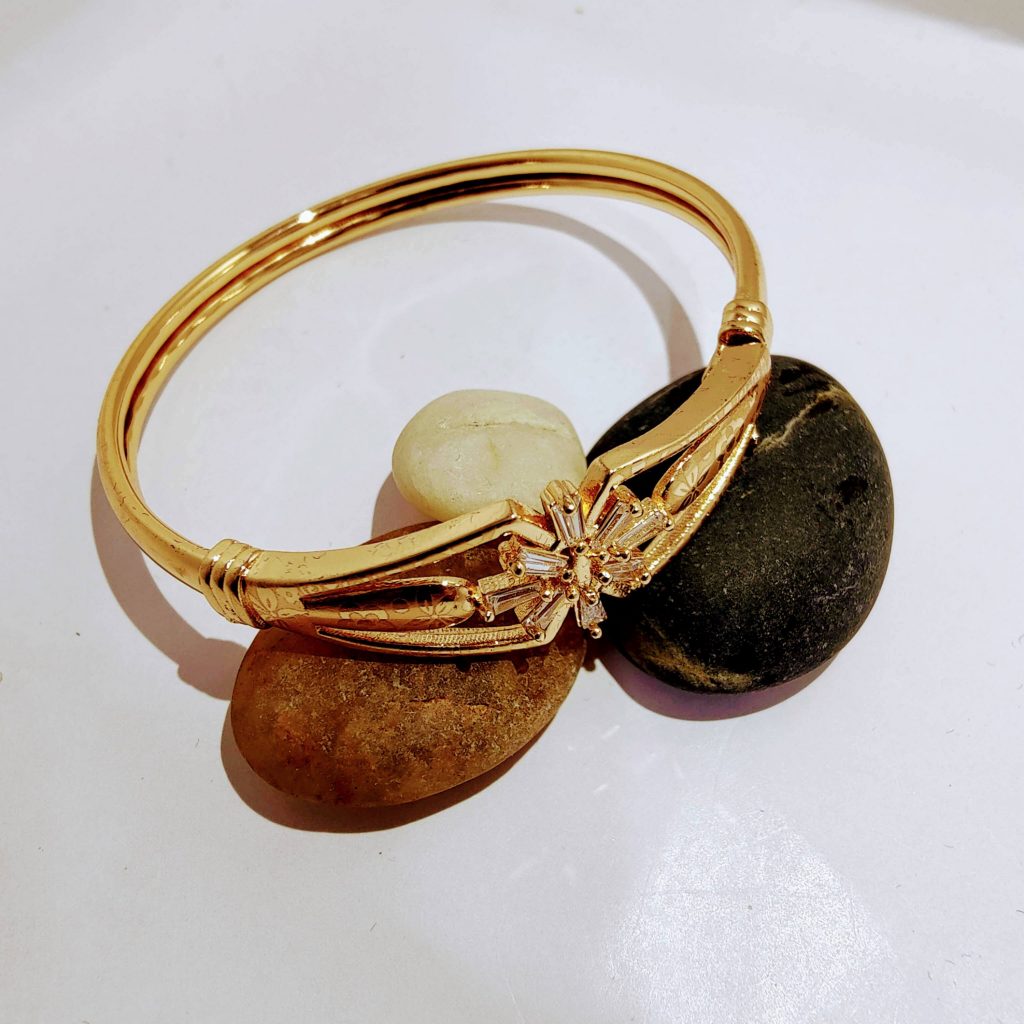 Gold plated stylish American diamond bracelet-free size product image 2