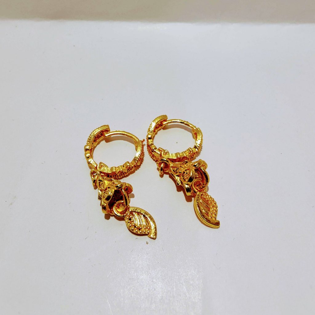 Gold plated beautiful hanging earrings product image 3