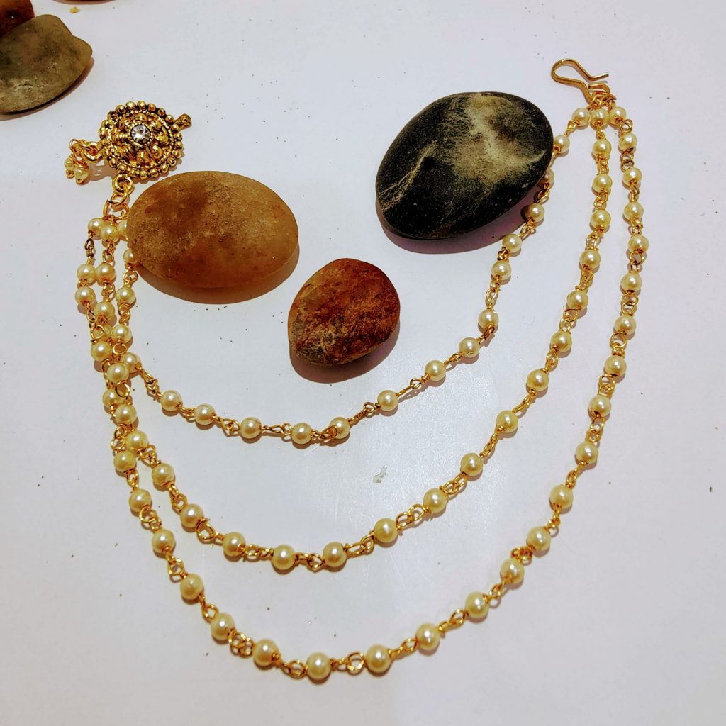 Naath with cream colour beads product image 2