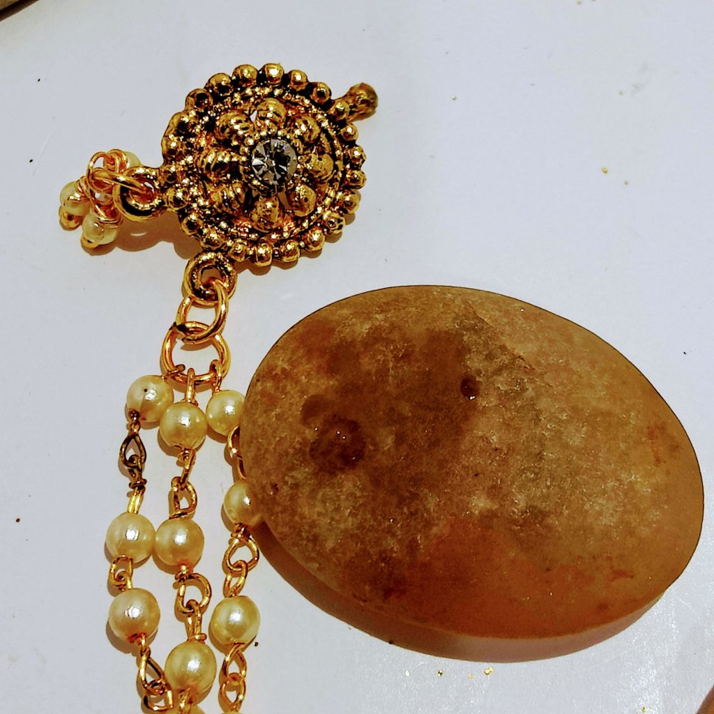 Naath with cream colour beads product image 3