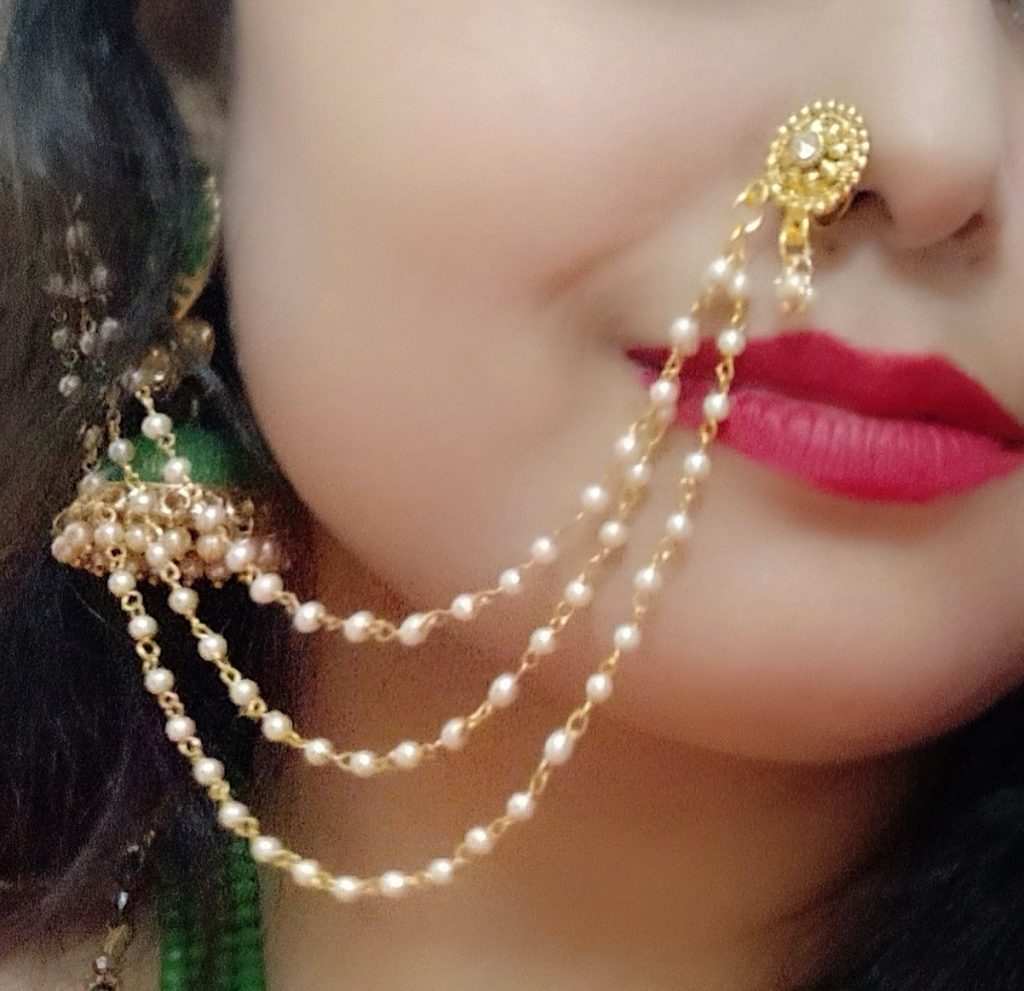 Naath with cream colour beads main product image